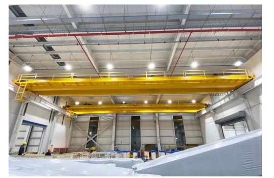 กำลังการผลิตขนาดใหญ่ Double Girder 10 Ton Overhead Crane มูลค่าการซื้อขายลอจิสติกส์ DG EOT Crane